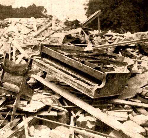 les ruines du Castel Corr�zien - Le piano