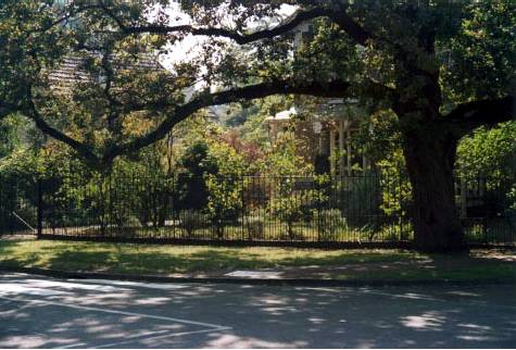 Grilles de fer sans mur d'appui